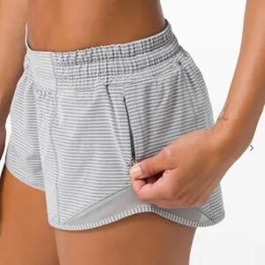 Lululemon Hotty Hot Short II *2.5"
Hype Stripe Raceway Grey White / Raceway Grey